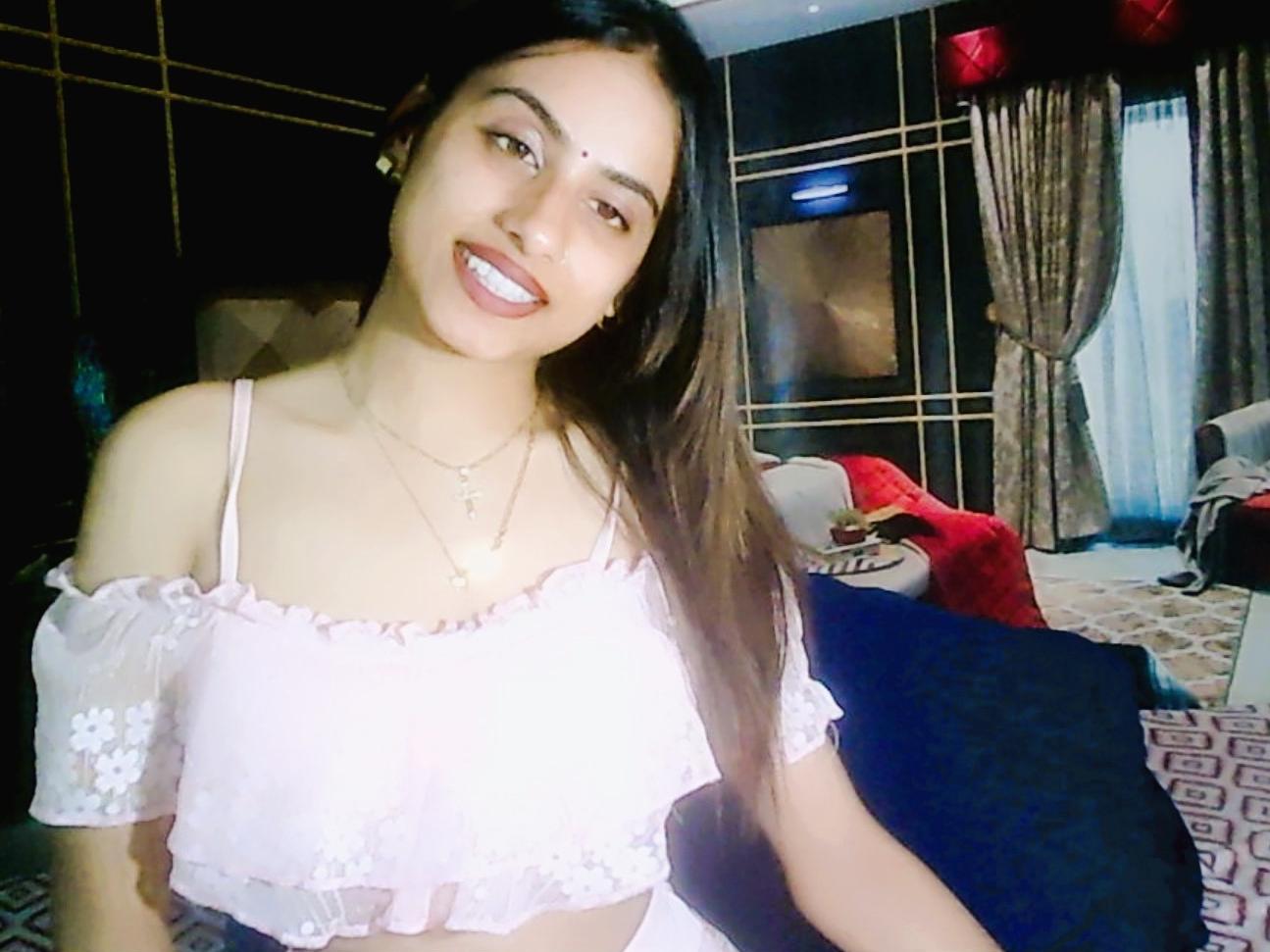 naked livechat Indian Booty Licious