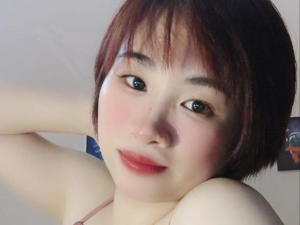 strip chat XiaoYanHott